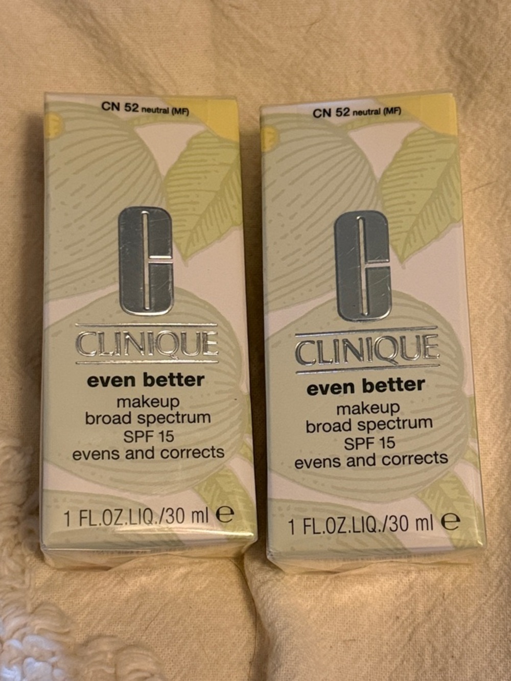 2 Clinique Even Better CN 52 Neutral (MF)